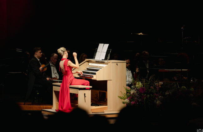 Raksta jaunie: koncerta “LNSO, Iveta Apkalna un Žans Klods Kazadesī” recenzija